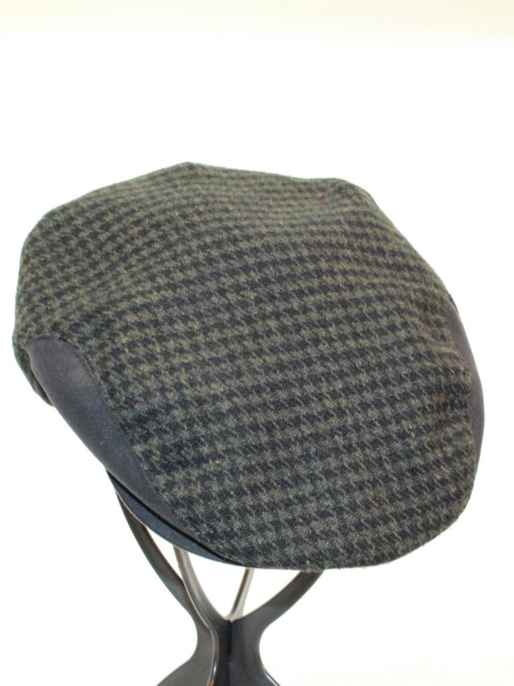 Impermeable by Weatherproof Size M Black Green Houndstooth 100% Wool Newsboy Cap